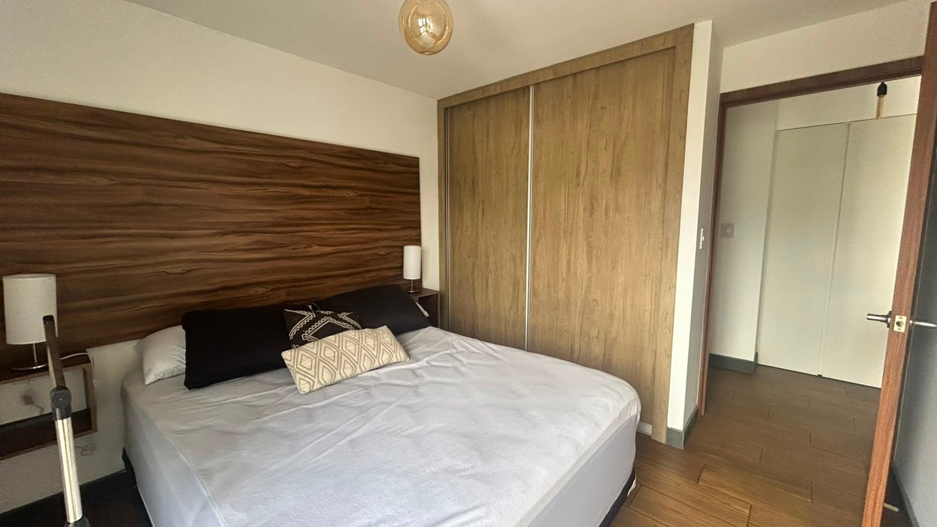 Apartamento Amueblado en Renta Zona 14, Edificio B14 - Miniatura 7