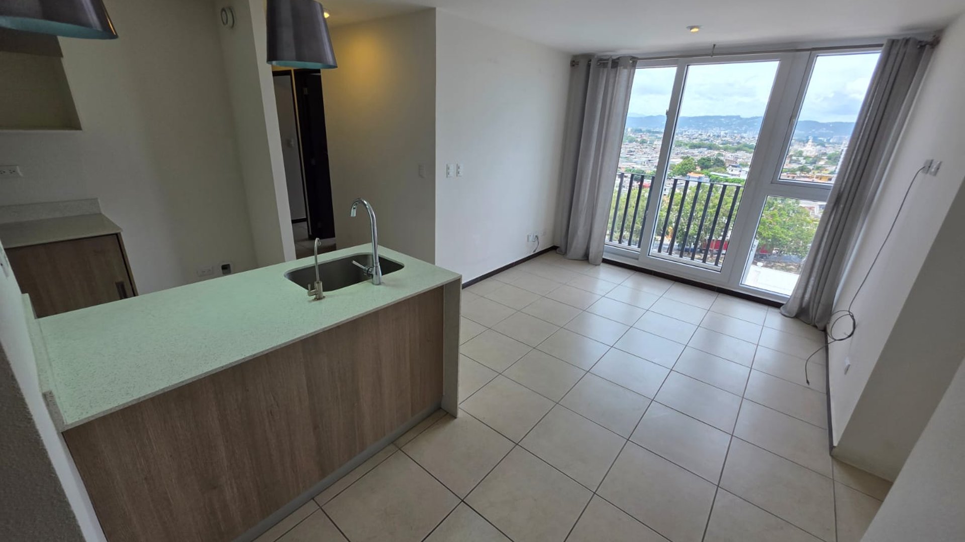 Apartamento en Renta Edificio Parque San Jorge Zona 11 Ref-6050