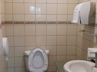 Renta de Local con oficinas en  zona 1 Ciudad - 2