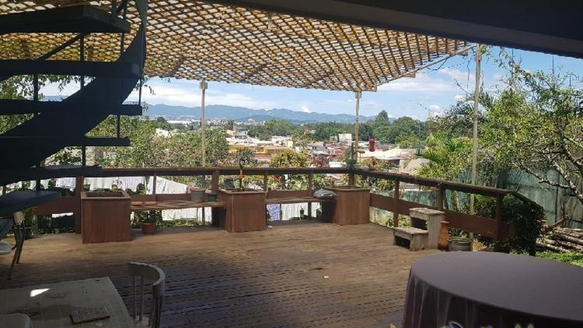 Venta de hermosa casa en Lourdes Zona 16