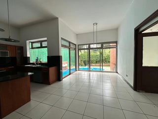 Casa Residencial en Kanajuyú, en Venta en Zona 16 - 4