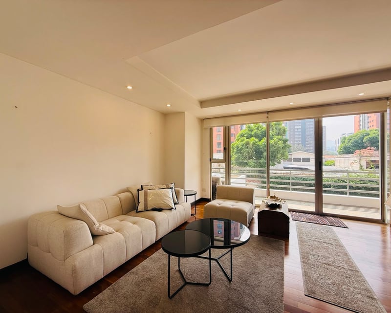 VENTA DE AMPLIO Y CÉNTRICO APARTAMENTO - ARIA, ZONA 10