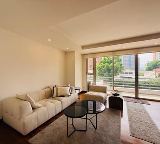 VENTA DE AMPLIO Y CÉNTRICO APARTAMENTO - ARIA, ZONA 10
