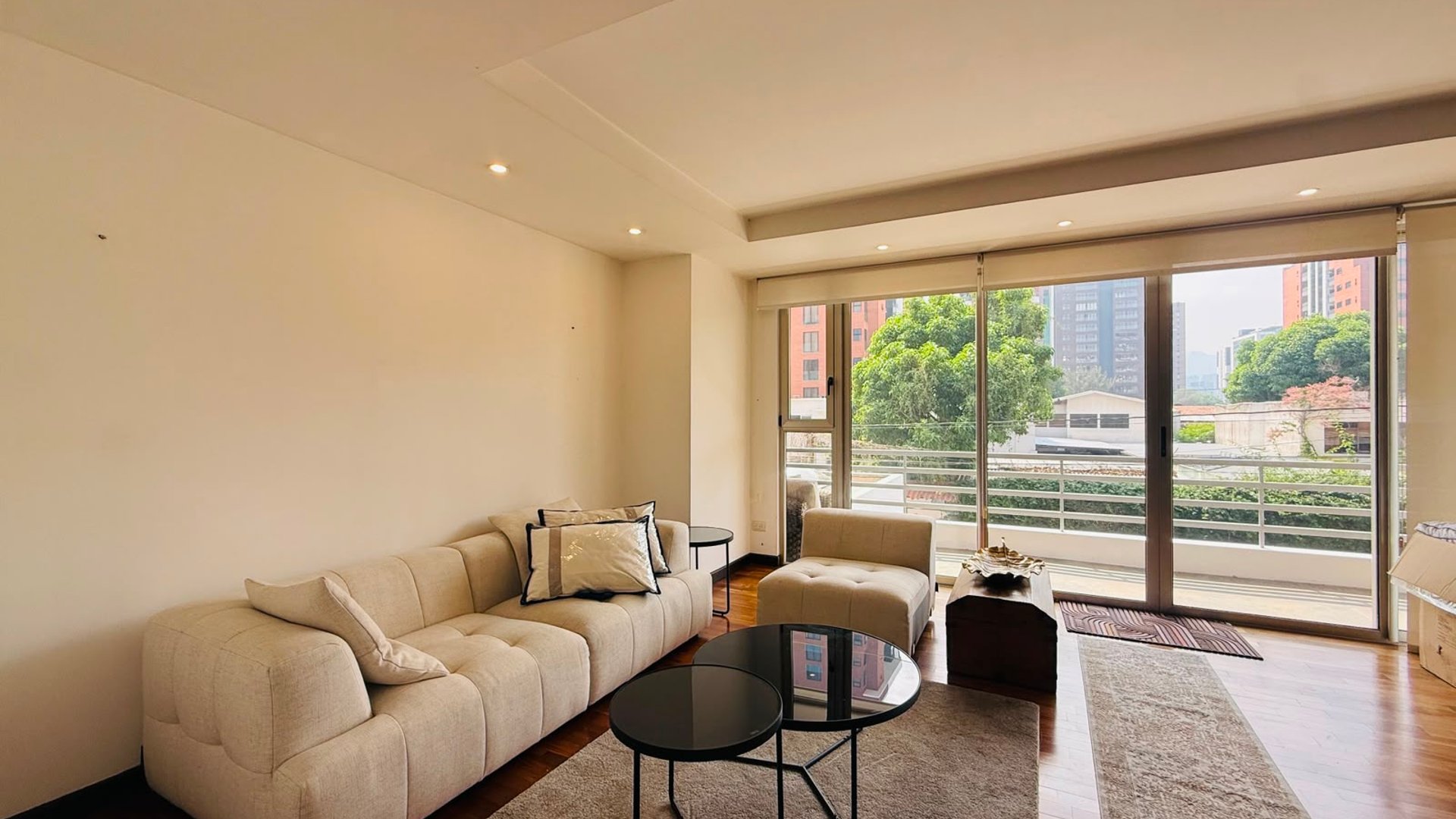 VENTA DE AMPLIO Y CÉNTRICO APARTAMENTO - ARIA, ZONA 10