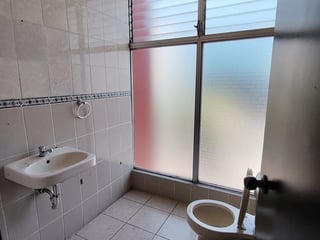 Oficina en Renta en zona 9 con 11 ambientes Ref-5103 - 5