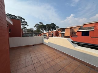 ¡Espectacular Casa en Zona 16, Guatemala! 3 Hab. - 2