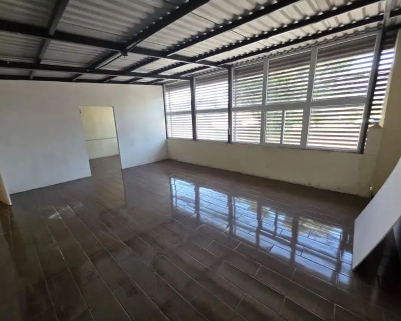 Casa de Esquina en Venta – Zona 12