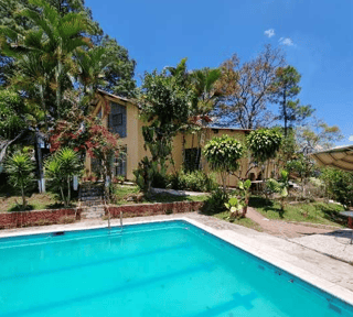 Casa en Venta, San Juan Sacatepéquez  km. 37 (Ideal para descanso)