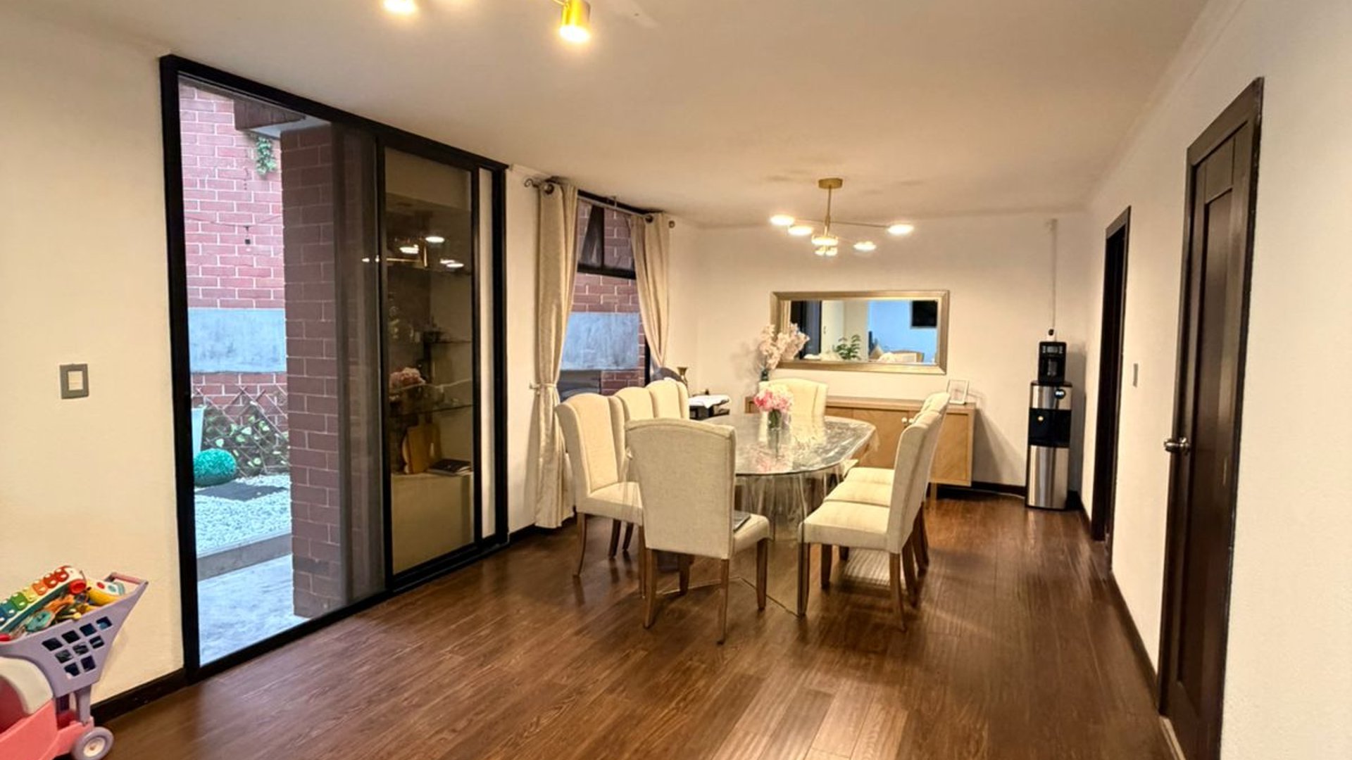 CASA EN VENTA |  CONDOMINIO DALÍ | ZONA 14 - Image 1
