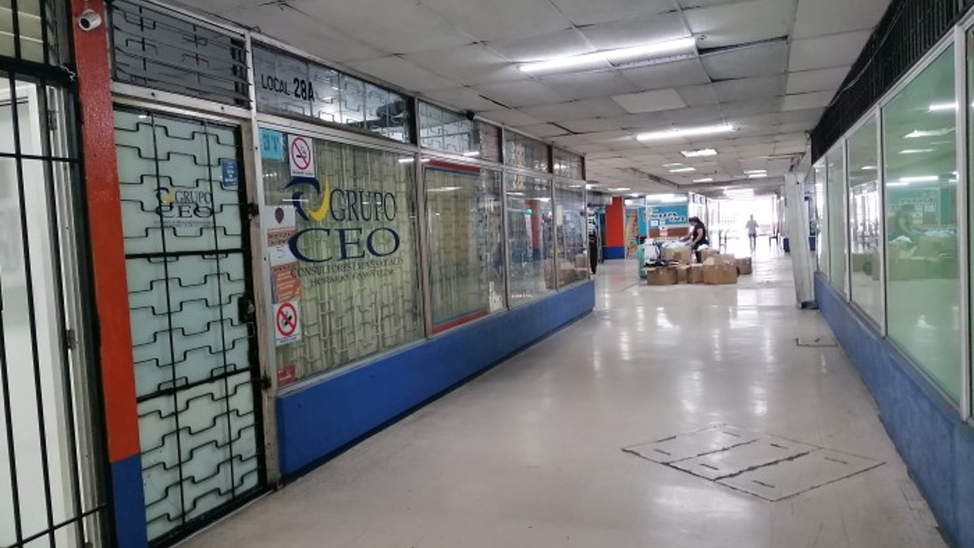 En ALQUILER LOCAL Comercial En zona 5 Centro Comercial