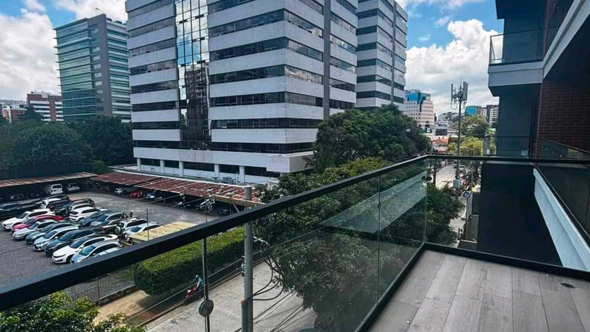 APARTAMENTO EN ALQUILER ???? Edificio Ferre Diez, Zona 10 - Miniatura 4