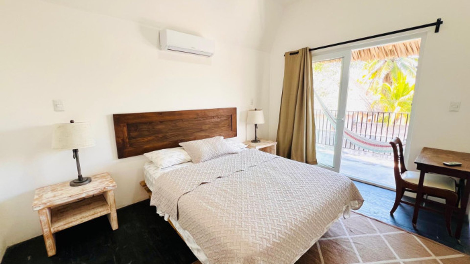 Casa con Terreno Vacacional de Playa Venta Monterrico - Miniatura 4