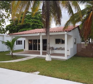 CASA EN LA PLAYA DE MONTERRICO EN RENTA 