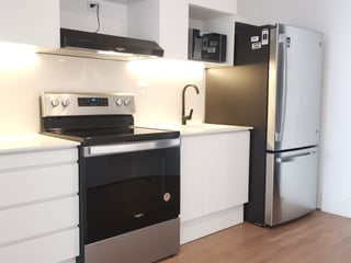 📍 APARTAMENTO EN RENTA – 2 HAB | EDIFICIO CÉNTRICO | ZONA 5 - 2