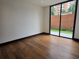 Apartamento de Lujo con Jardin en venta en la zona 14 - Image 15