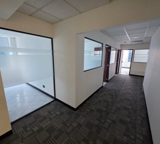 Rento Oficina en zona 14 Ref-4701
