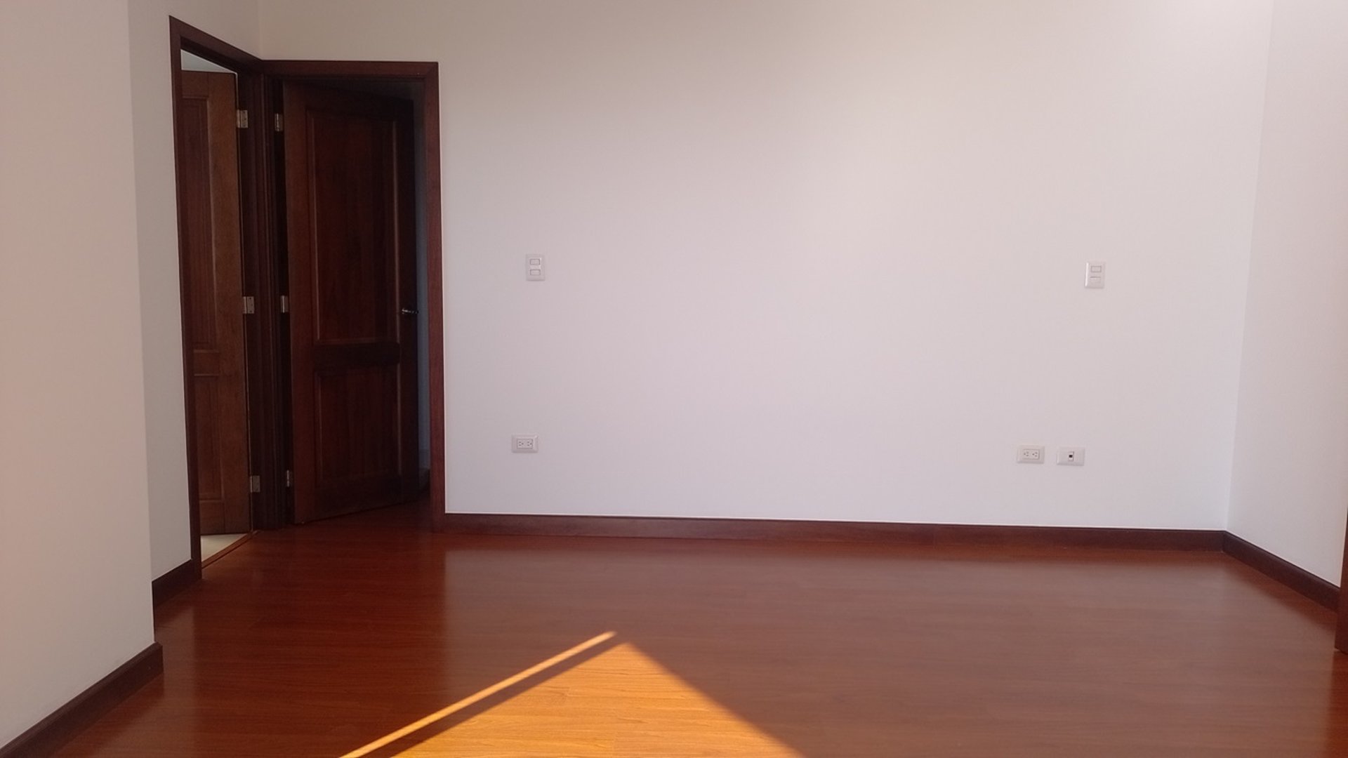 Alquilo Apartamento de 2 dormitorios Zona 15 - Miniatura 11
