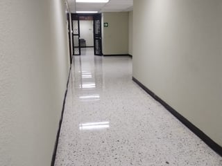 Oficina en renta en Centro Empresarial zona 10 - Image 3