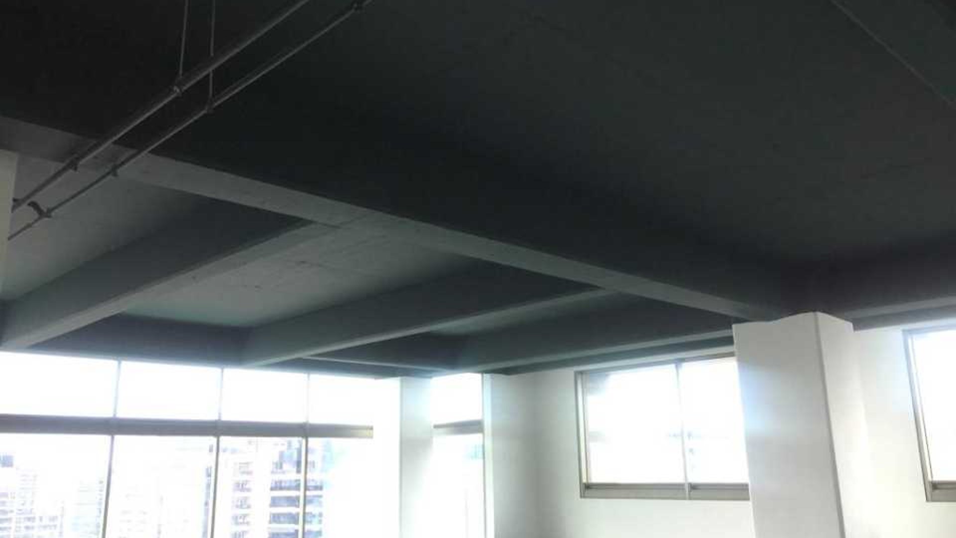 Vendo Oficina en Zona 10 Edificio Pialé - Miniatura 4