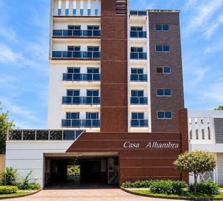 📍 APARTAMENTO EN RENTA – 2 HAB | EDIFICIO ALHAMBRA | ZONA 15