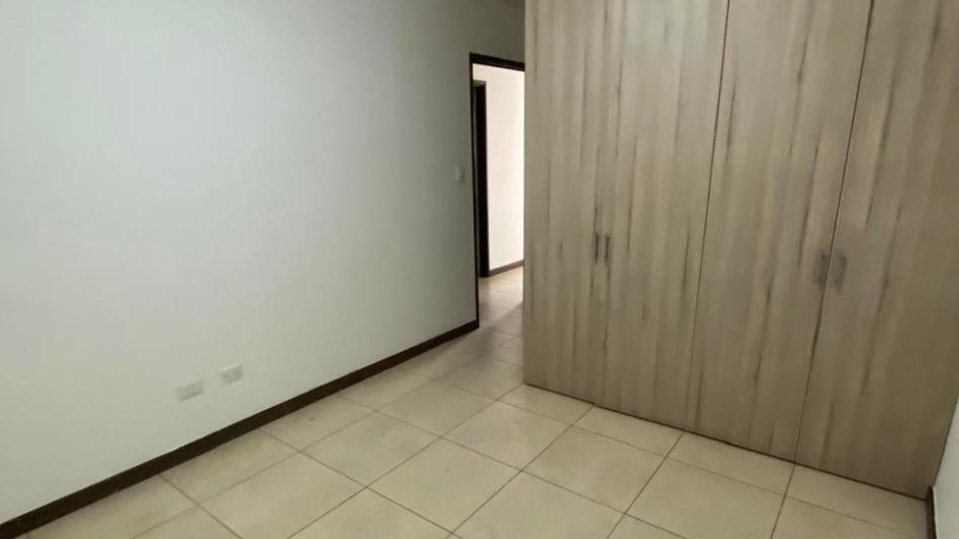 ???? APARTAMENTO EN RENTA – 3 HAB + BALCÓN | EDIFICIO PÓRTICO | ZONA 7 - Miniatura 6