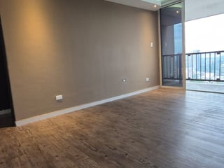 EN VENTA/RENTA AMPLIO APARTAMENTO REMODELADO ZONA 10 - 2