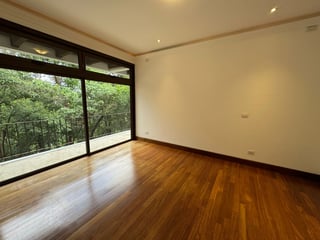 EXCLUSIVA CASA EN ENCINOS DE CAYALA III Zona 16 | 3 Niveles - Image 16