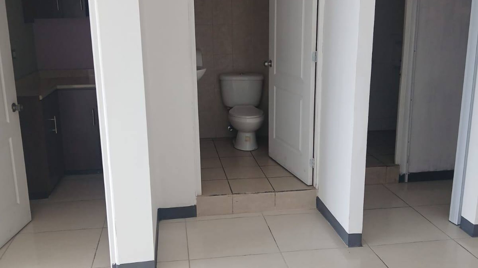 Oficina en renta en Zona Pradera zona 10  - Miniatura 4