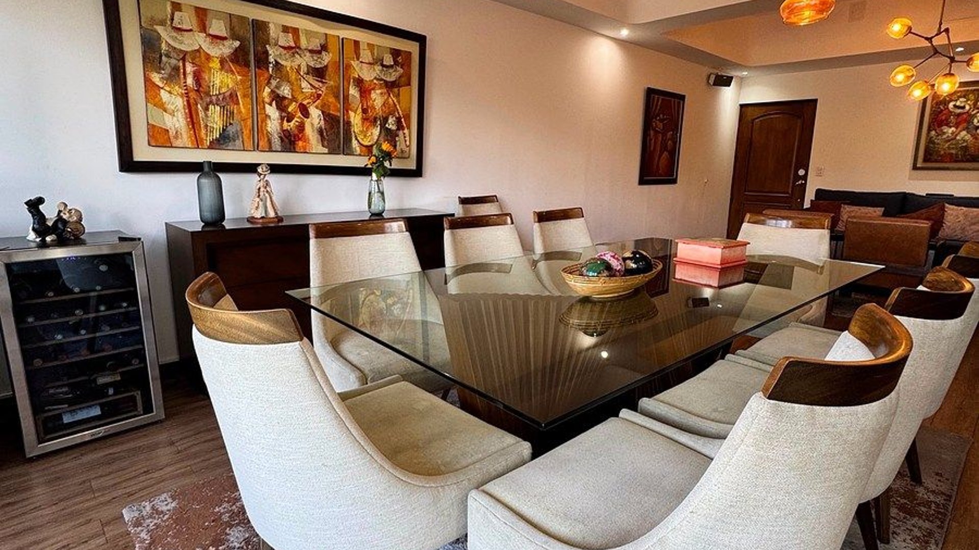 Apartamento en renta  Amueblado – Edificio Vista Real, Zona 14 - Image 1