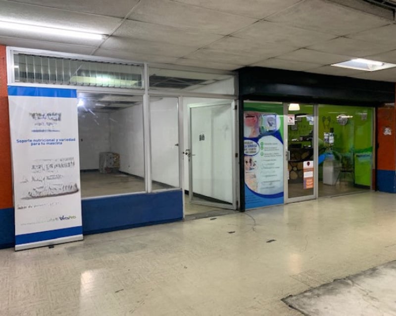 Local Comercial en Renta en Centro Comercial Zona 5