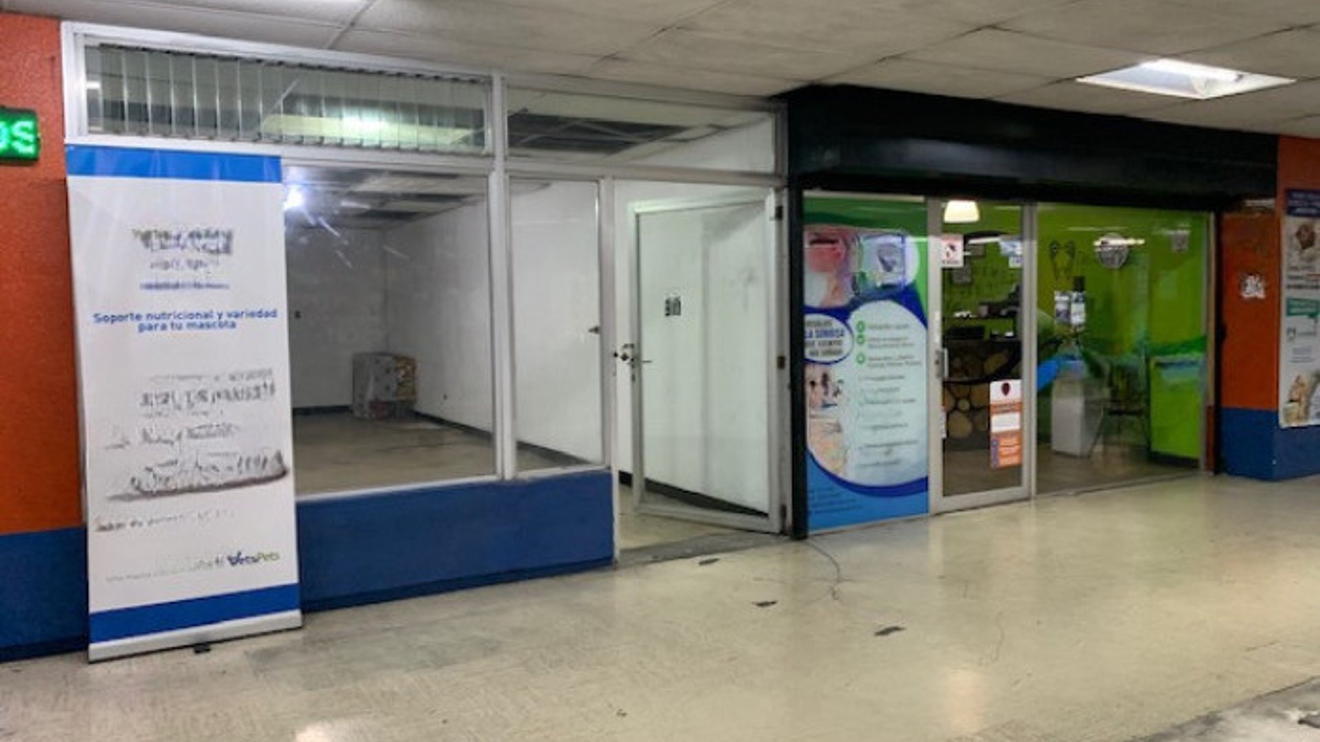 Local Comercial en Renta en Centro Comercial Zona 5