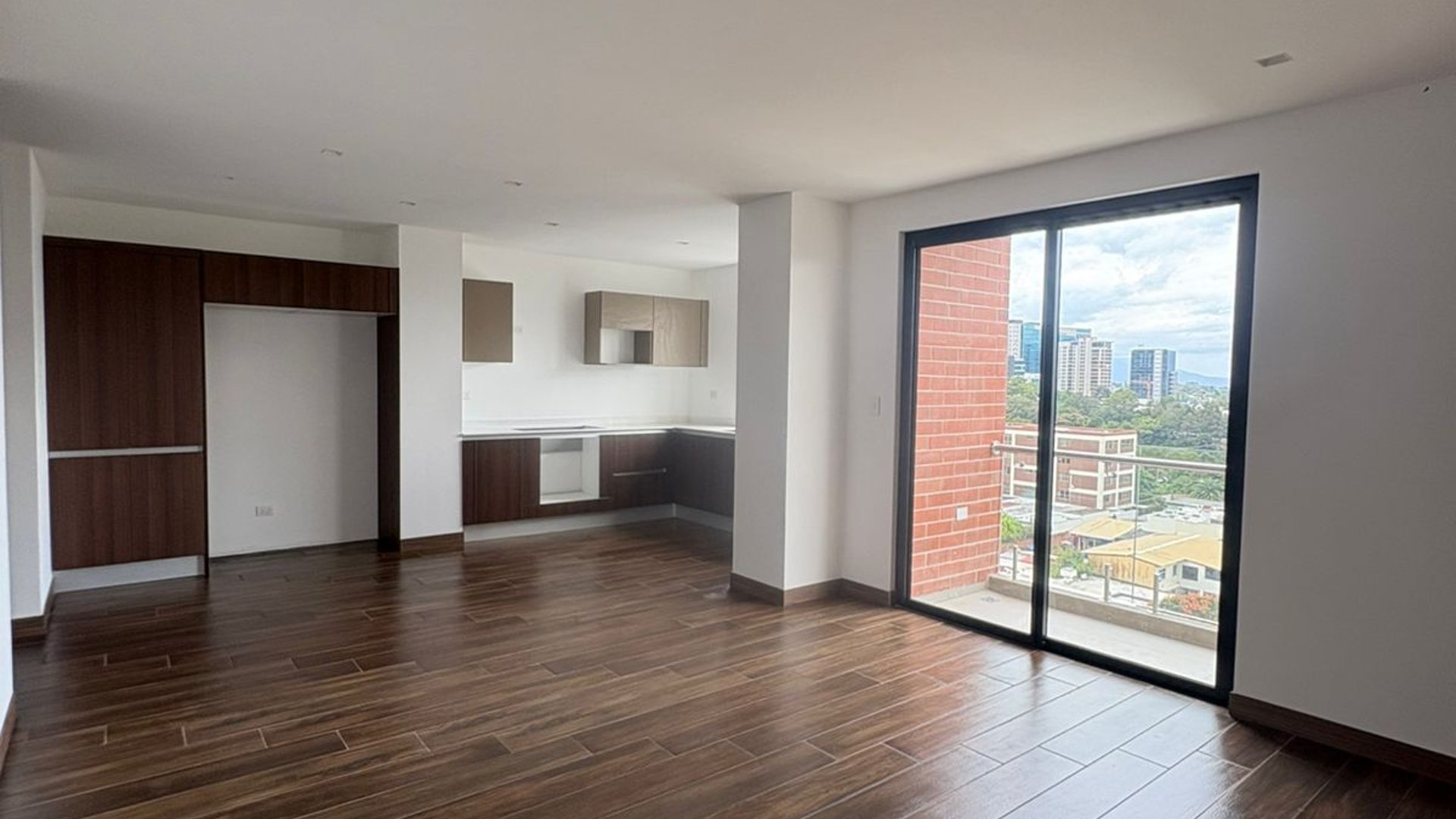 Apartamento en Alquiler / Venta Edificio Vila Quince, zona 15 VH2