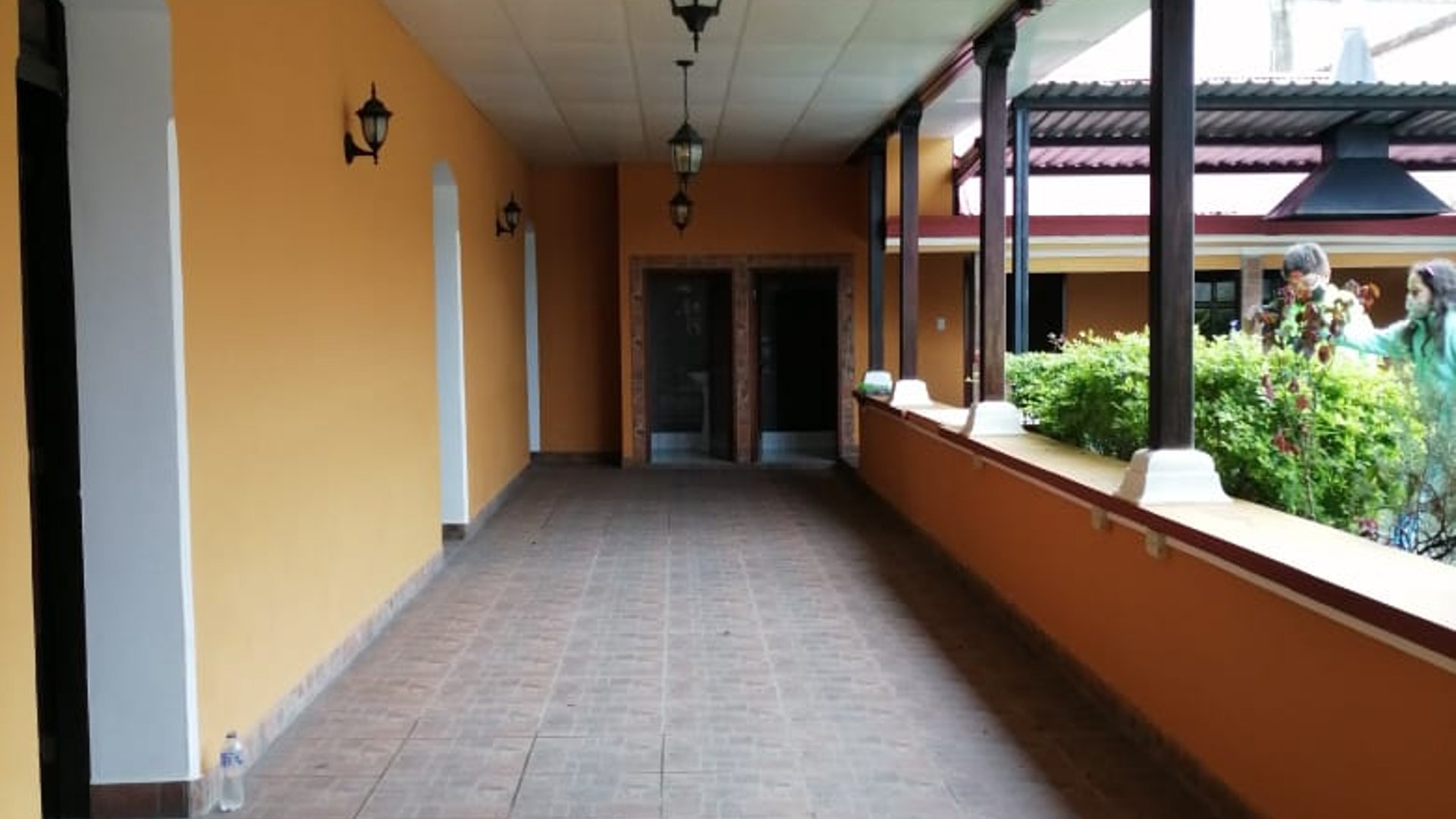 Linda y Amplia Casa en Alquiler en Cobán - Miniatura 3