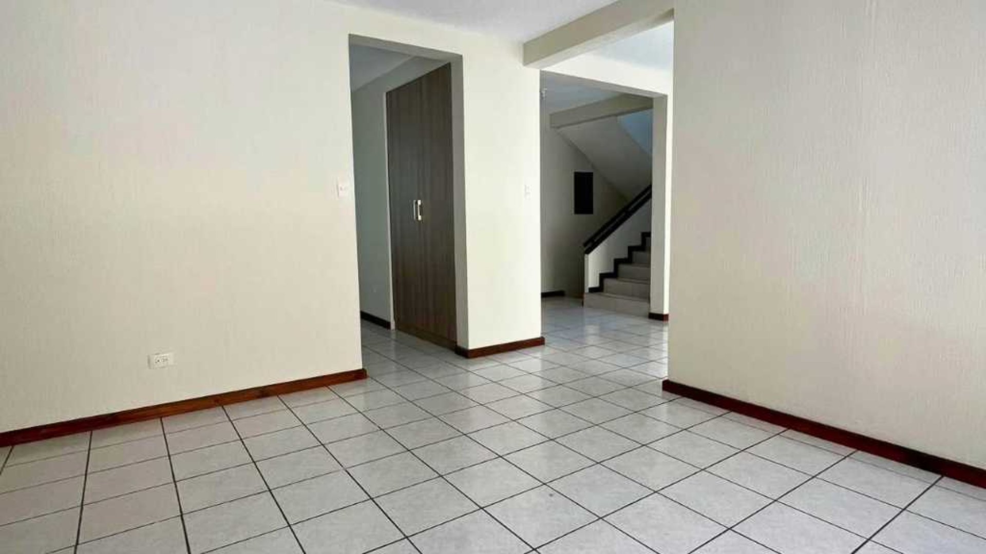 CASA EN RENTA – CONDOMINIO SAN SEBASTIÁN, AVENIDA HINCAPIÉ, ZONA 13 - Miniatura 8