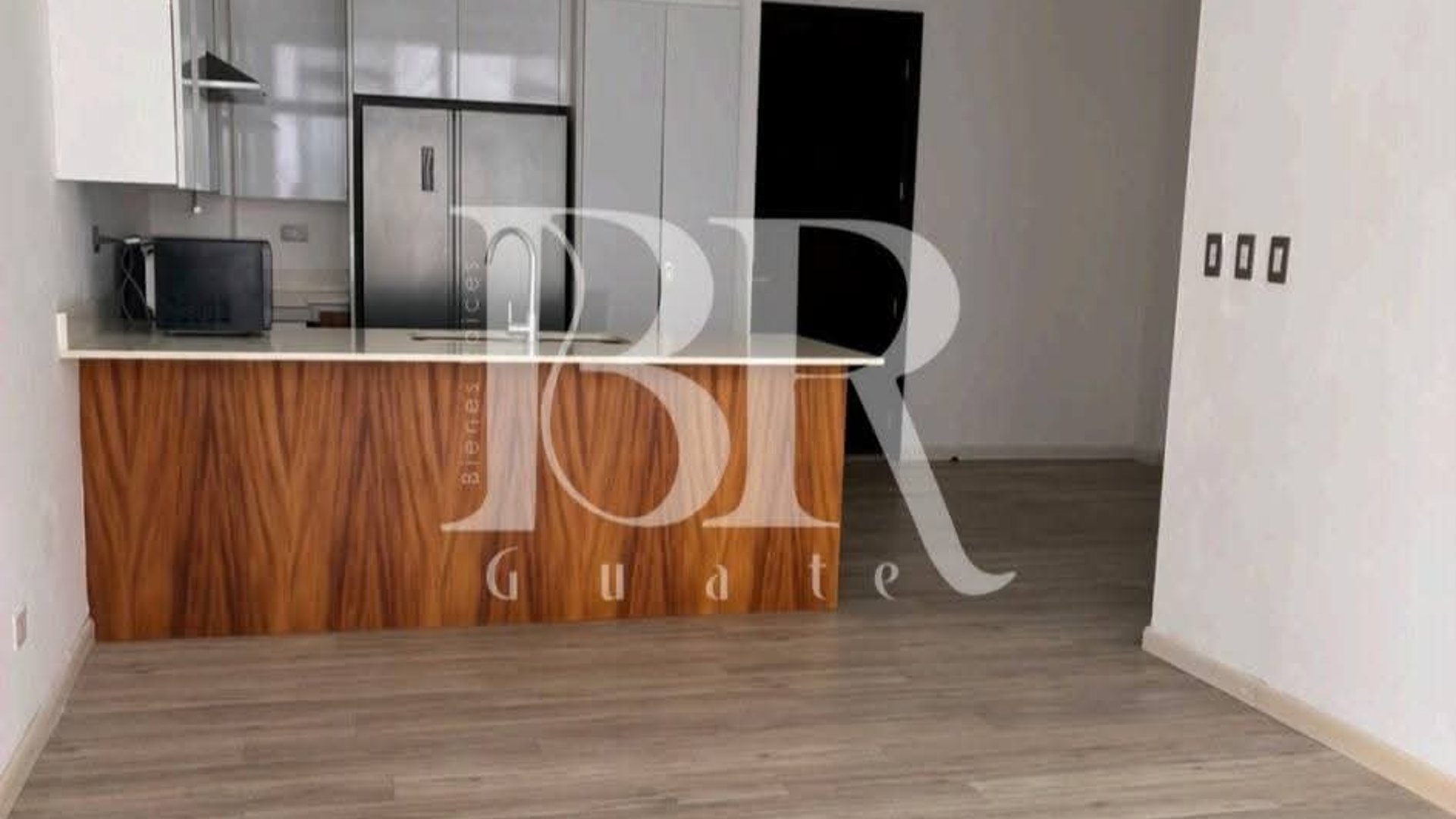 RENTA APARTAMENTO EN LIRIOS CAYALA DE 3 HABITACIONES