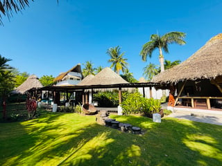 VENTA DE HERMOSA Y AMPLIA CASA - LAS OLAS, PTO. SAN JOSÉ - 2