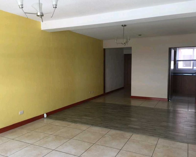 Vendo Apartamento en Edificio Altos de La Colina z12