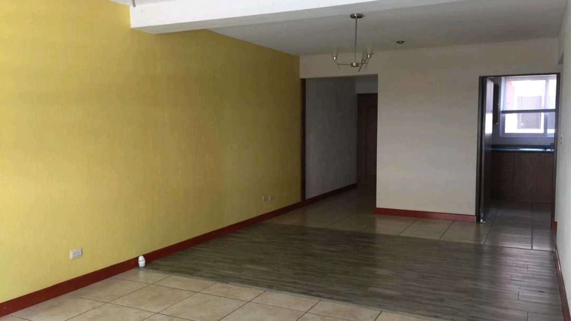 Vendo Apartamento en Edificio Altos de La Colina z12