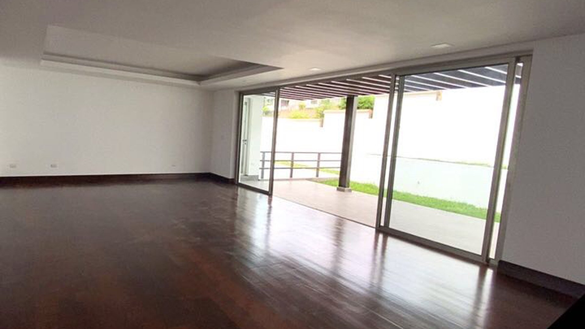Vendo Linda Casa en Lomas de San Isidro zona 16 - Miniatura 16