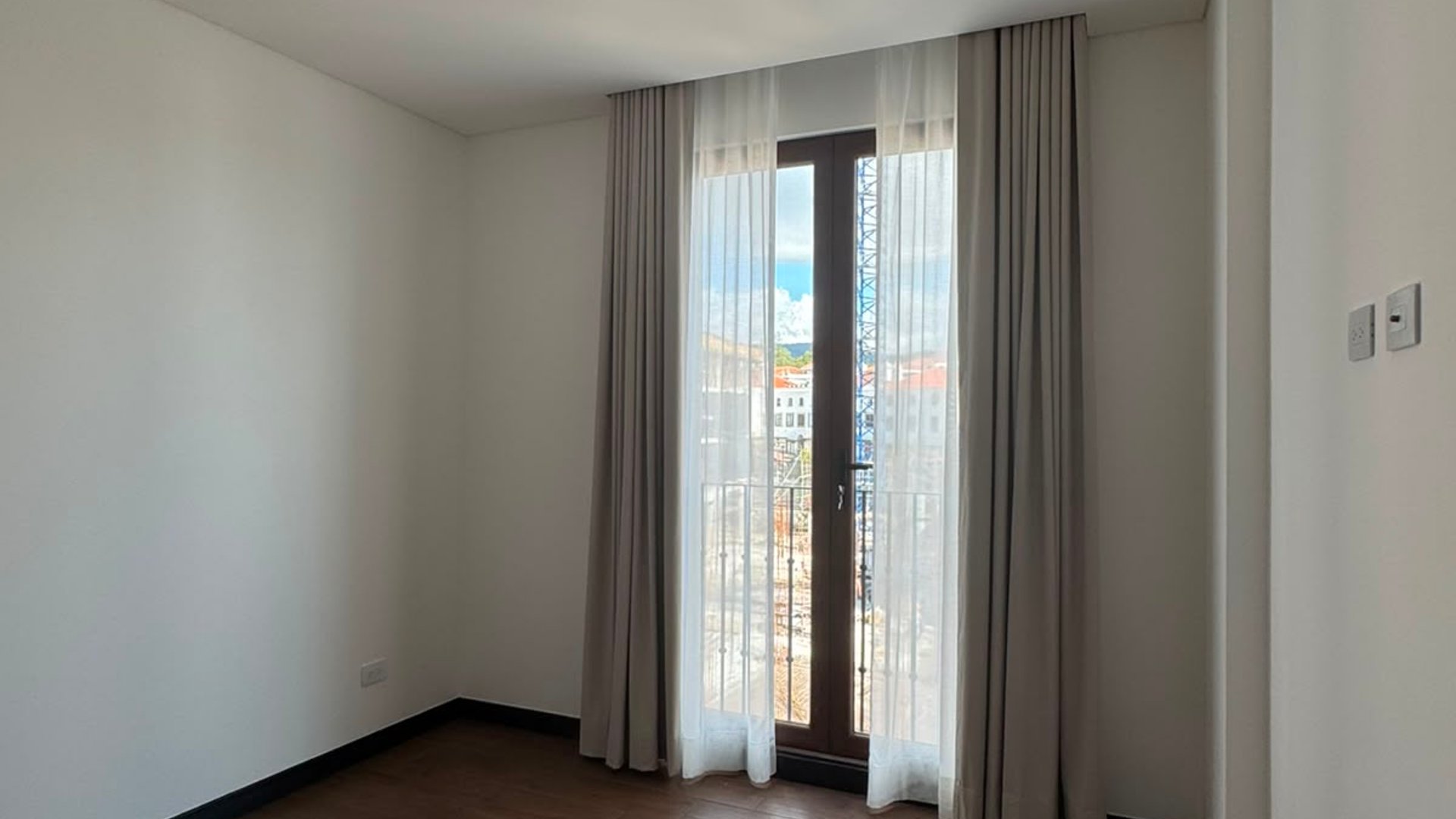 ???? APARTAMENTO EN RENTA – 2 HAB + BALCÓN | LIRIOS CAYALÁ | ZONA 16 - Miniatura 5