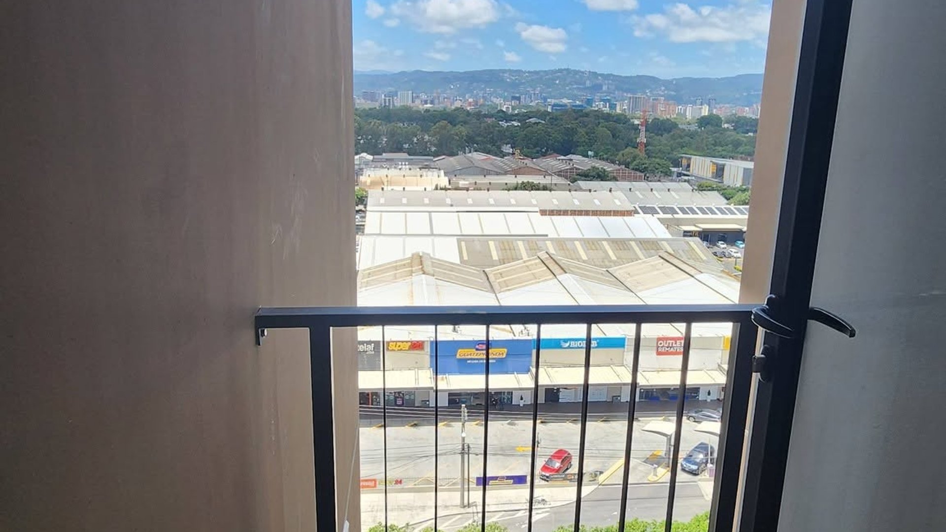 Apartamento amplio en alquiler ARMONIA, Zona 12 - Miniatura 4