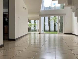 Casa en Venta en Campos de San Isidro Zona 16 – Residencia Familiar con Ático y - 3