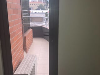 Apartamento de 2 habitaciones amueblado, zona 10 - Image 11