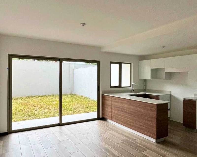 APARTAMENTO CON JARDÍN EN VENTA – SEGHERIA ZONA 14 (LA VILLA)