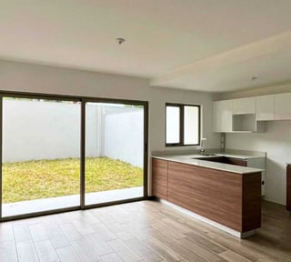 APARTAMENTO CON JARDÍN EN VENTA – SEGHERIA ZONA 14 (LA VILLA)