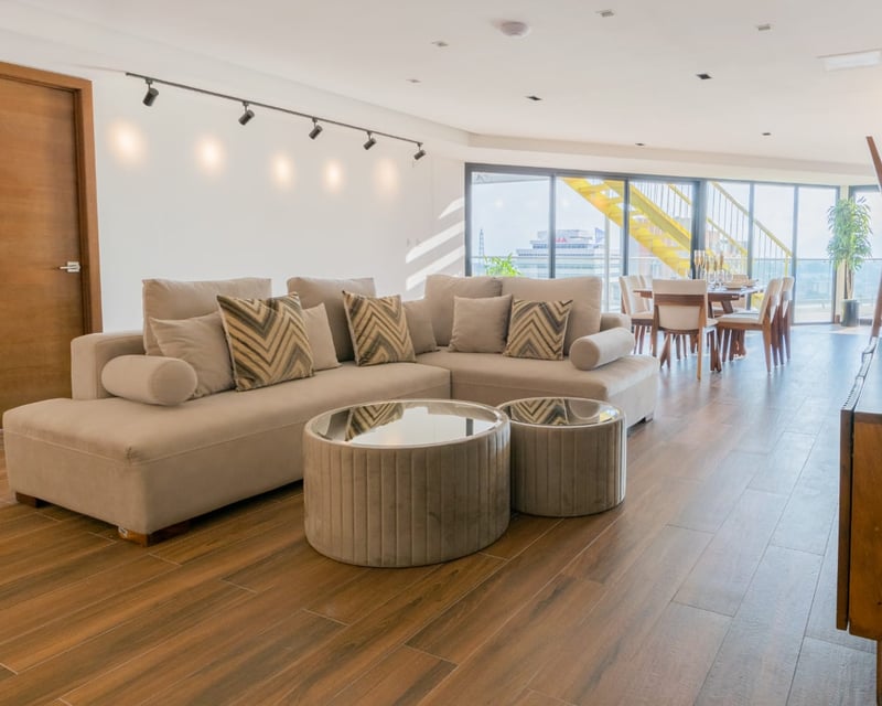 Penthouse de 2 habs. + estudio y terraza en alquiler, Quo z. 4