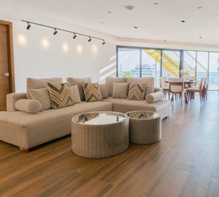 Penthouse de 2 habs. + estudio y terraza en alquiler, Quo z. 4