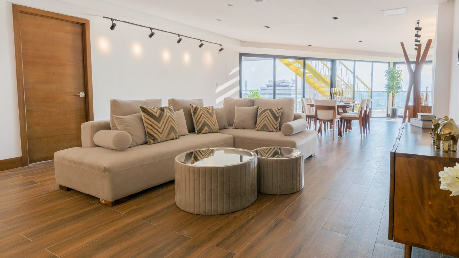 Penthouse de 2 habs. + estudio y terraza en alquiler, Quo z. 4