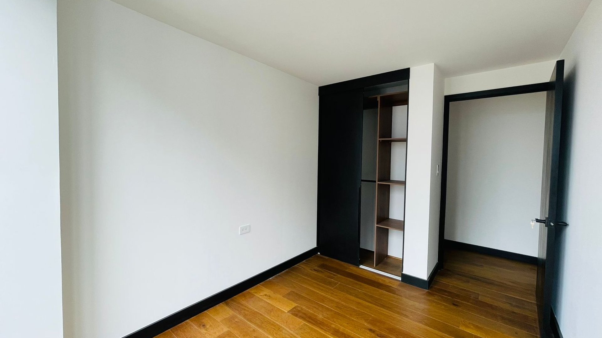 VENTA DE LINDO APARTAMENTO - VILLA MARISCAL, ZONA 11  - Miniatura 8
