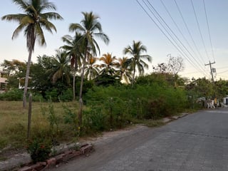VENTA DE AMPLIO TERRENO A POCOS METROS DE LA PLAYA - MONTERRICO - 2